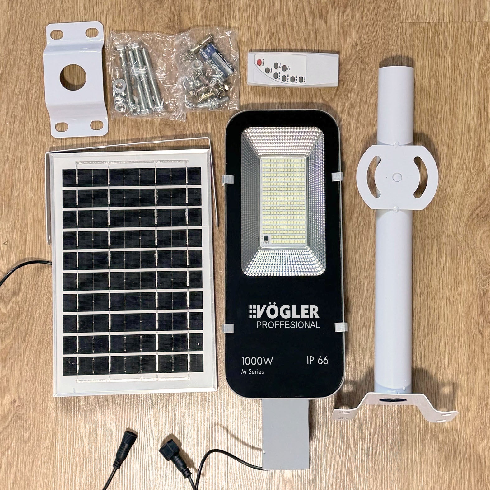 Jaudrs saules enerģijas darbināts apgaismojuma lukturis, krēslas sensors, tālvadības pults, Vögler Professional 1000W