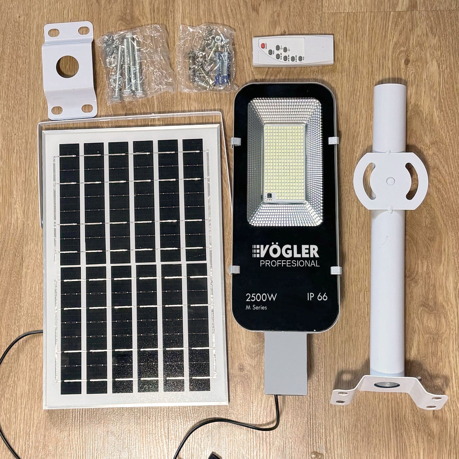 Jaudrs saules enerģijas darbināts apgaismojuma lukturis, krēslas sensors, tālvadības pults, Vögler Professional 2500W